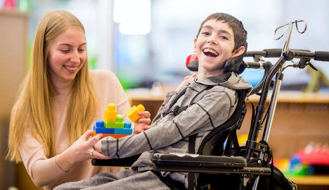 Entendiendo la Discapacidad Cognitiva y Motriz: Definición, Desafíos y Apoyo