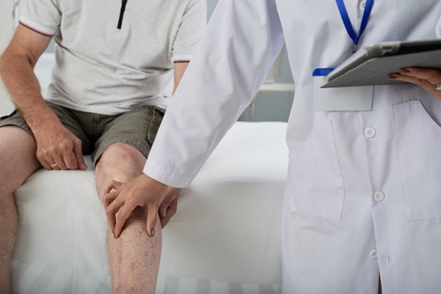 Día Mundial de la Osteoporosis: Prevención, Conciencia y el Papel de las Droguerías en Colombia